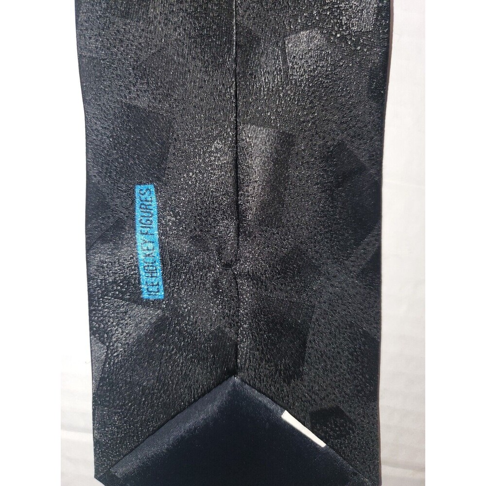 Vintage Hockey Figures Neck Tie  100 Percent Polyester - Picture 2 of 3